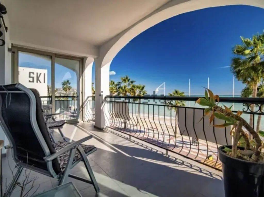 Espectacular apartamento en costa del sol España primera línea de playa 650.000 Euros